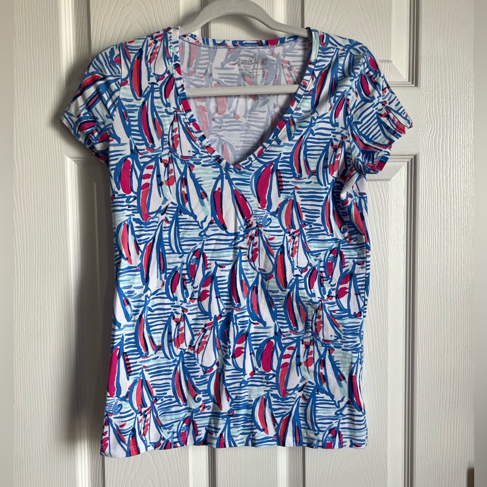 In GUC Lilly Pulitzer T-shirt in Sail Away. Size small.